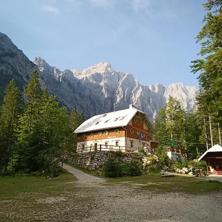 Gorski Biser Nastanitev v družini *